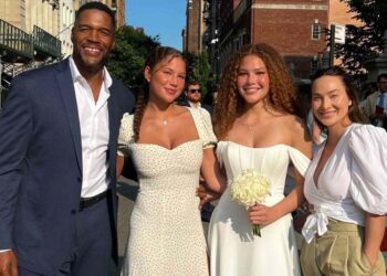 Michael strahan brothers and sisters