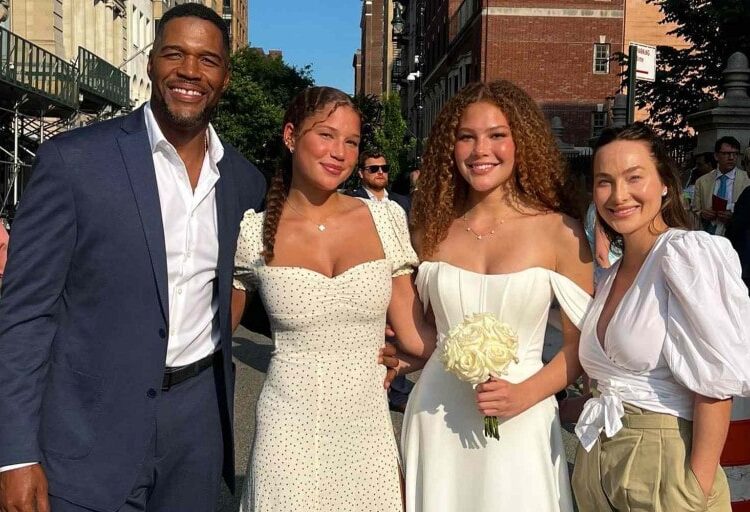 Michael strahan brothers and sisters