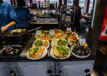 how cities use food to attract travelers and shape their identity