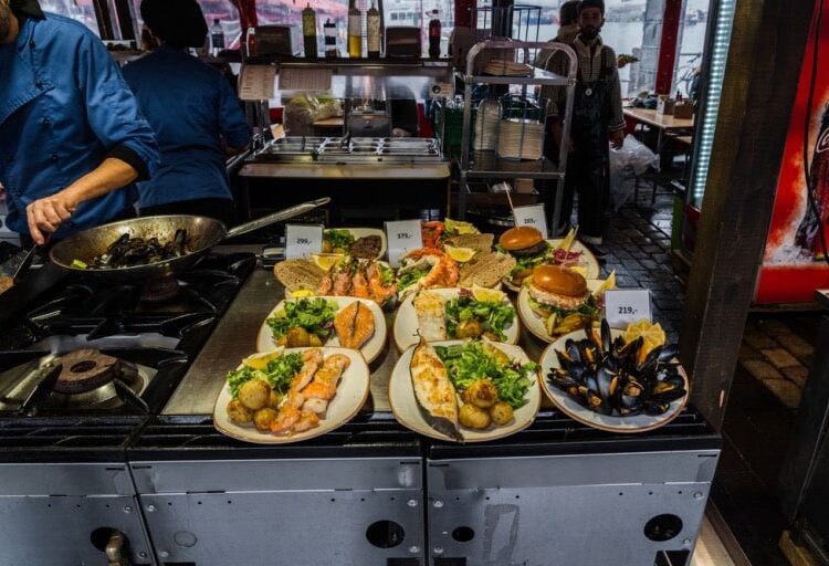 how cities use food to attract travelers and shape their identity